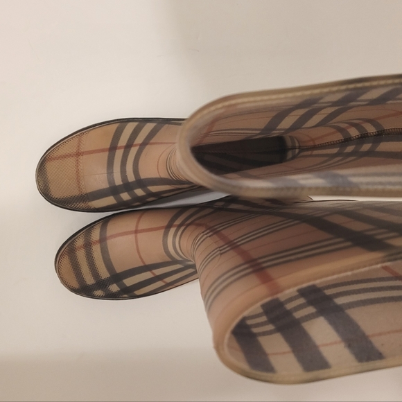 BURBERRY Rubber Plaid Print Rain Boots, size 41 - Picture 9 of 9